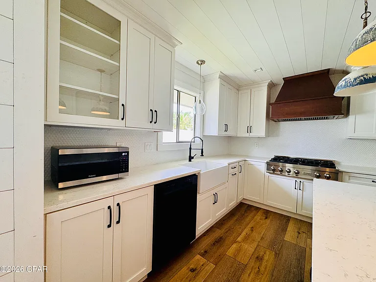 916 Cobia Dr — Photo 9