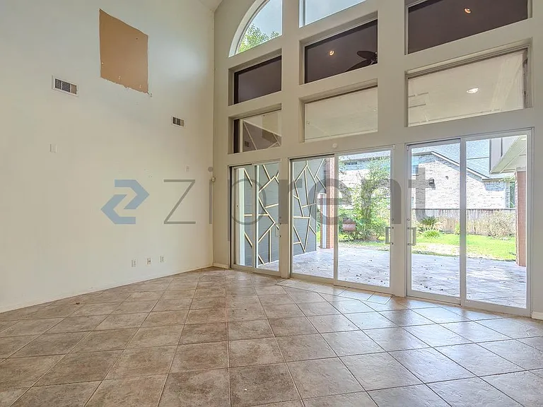 14911 Oxford Way — Photo 11