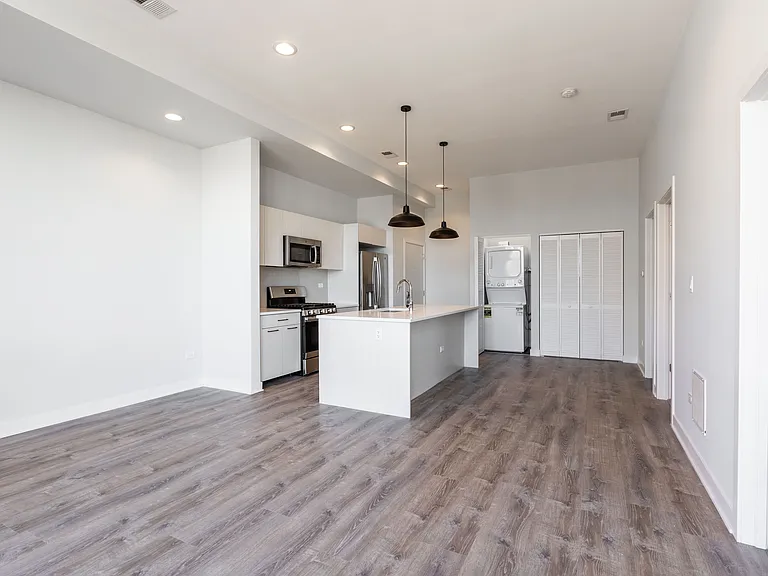2246 W Lawrence Ave #402 — Photo 4