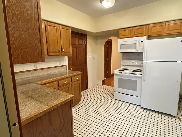 130 E North St #1 — Photo 10