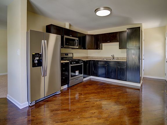 2nd image of 901 Southmoor Ln