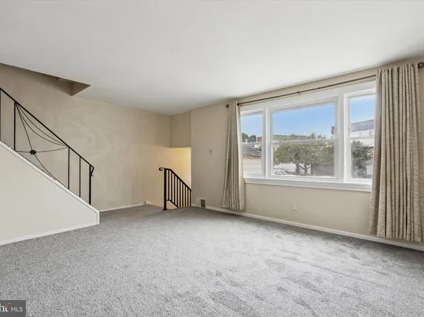 3627 N Hereford Ln, Philadelphia, PA 19114