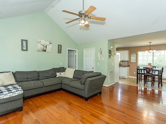 3rd image of 115 Quail Hollow Rd