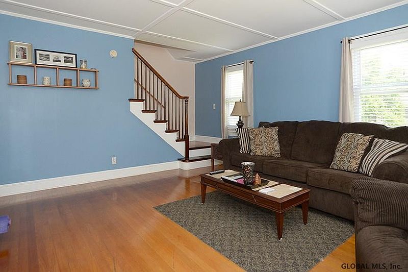 3rd image of 919 N HUDSON Avenue