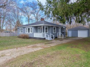 6737 Hardwood Dr, Coloma, MI 49038