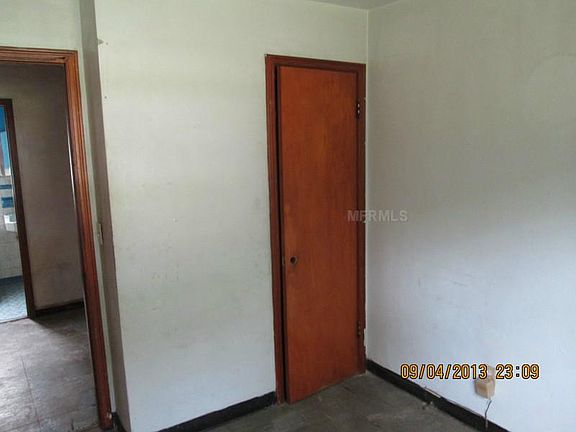 3rd image of 1043 Canal Dr W