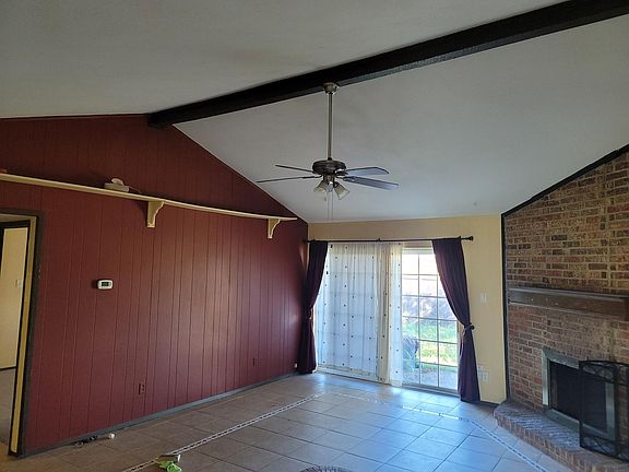 2nd image of 2320 Montclair Cir