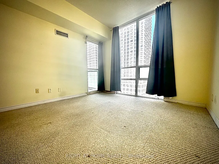 3504 Hurontario St #907 — Photo 13