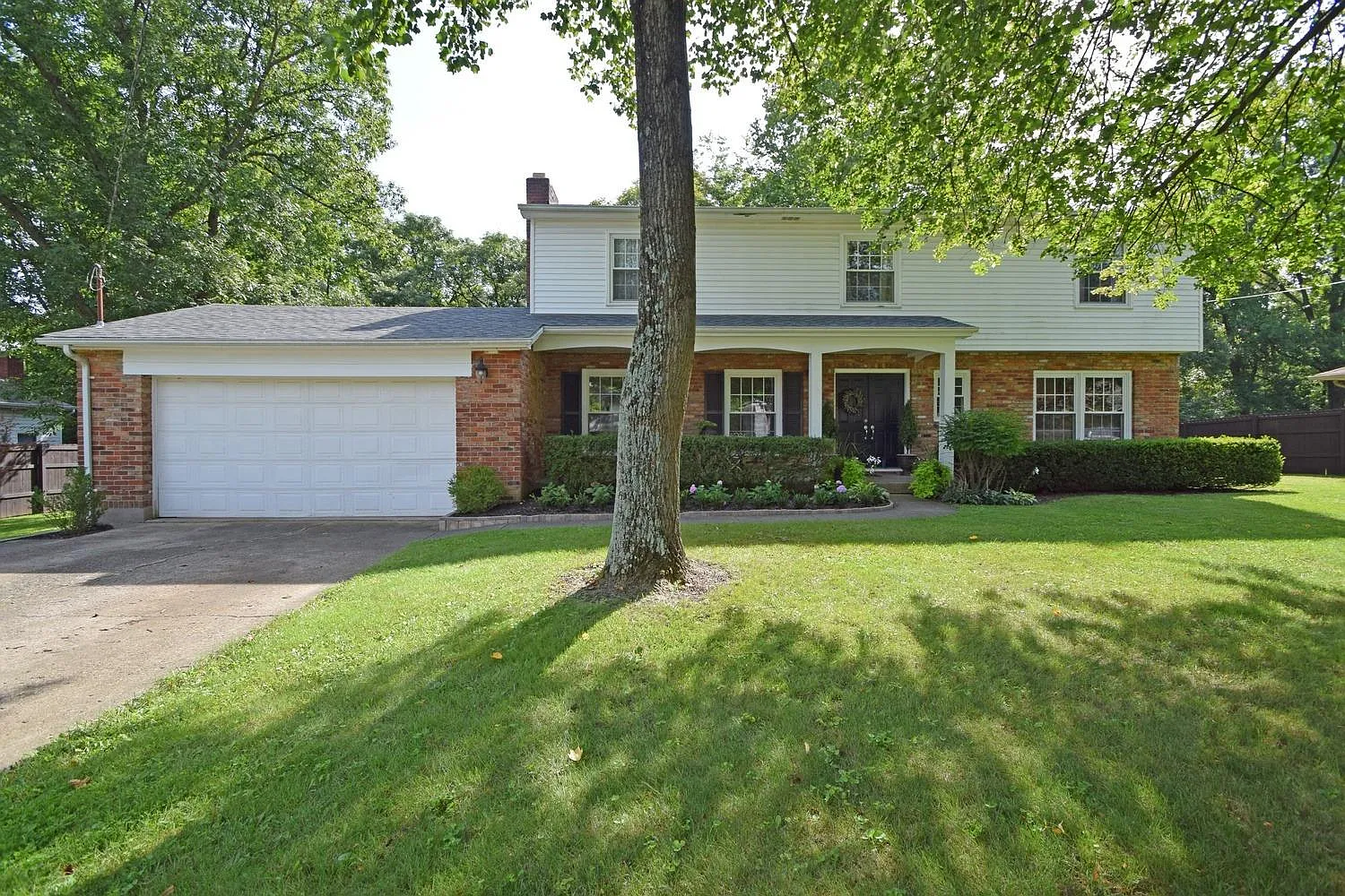 826 Indianwood Dr photo 1