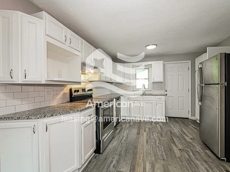 1001135_004_kitchen_4.jpg