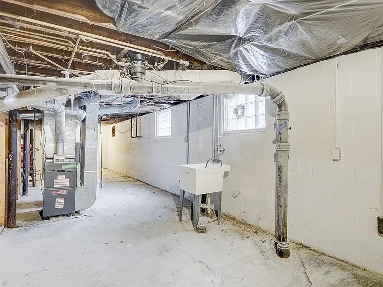 338 E Webster Ave — Photo 20