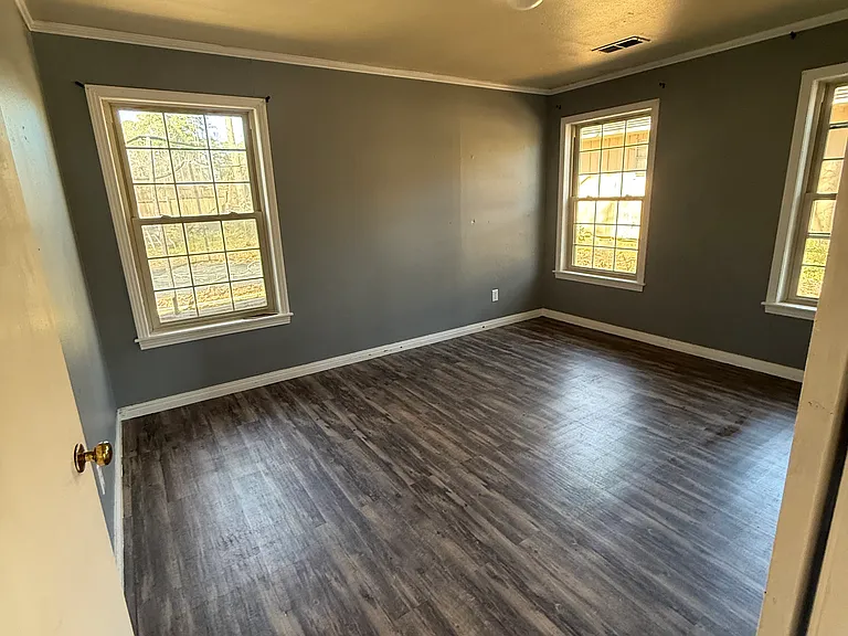 603 Lynoak St — Photo 3