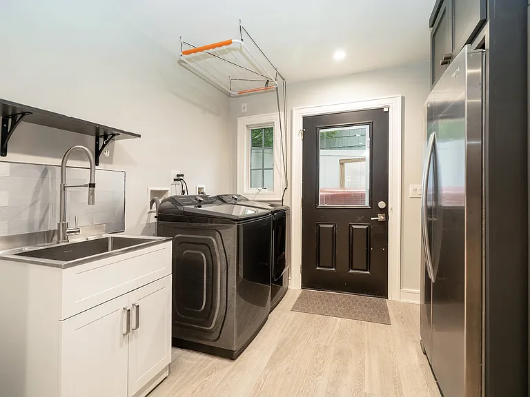 10 Loewen Ct — Photo 23