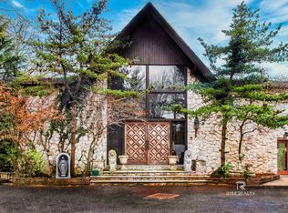 90 Saint James Pl, Staten Island, NY 10304