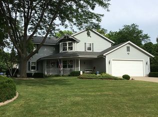 5485 S Greentree Dr, New Berlin, WI 53151