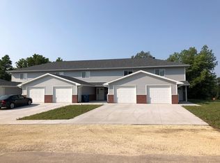 512 Tyler St SE, Cascade, IA 52033