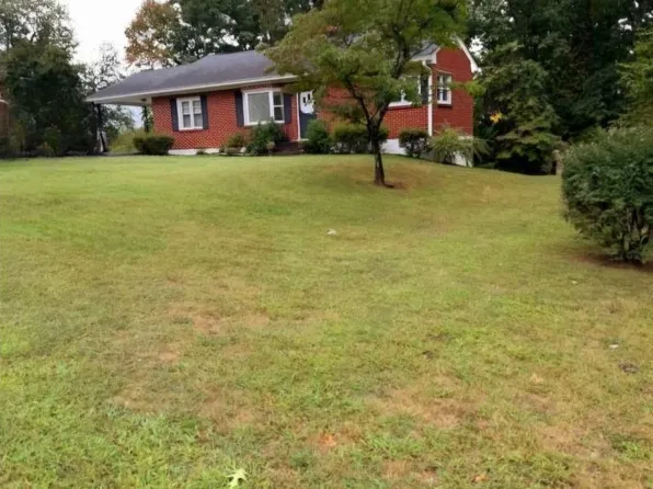 209 Ridge St, Hurt, VA 24563