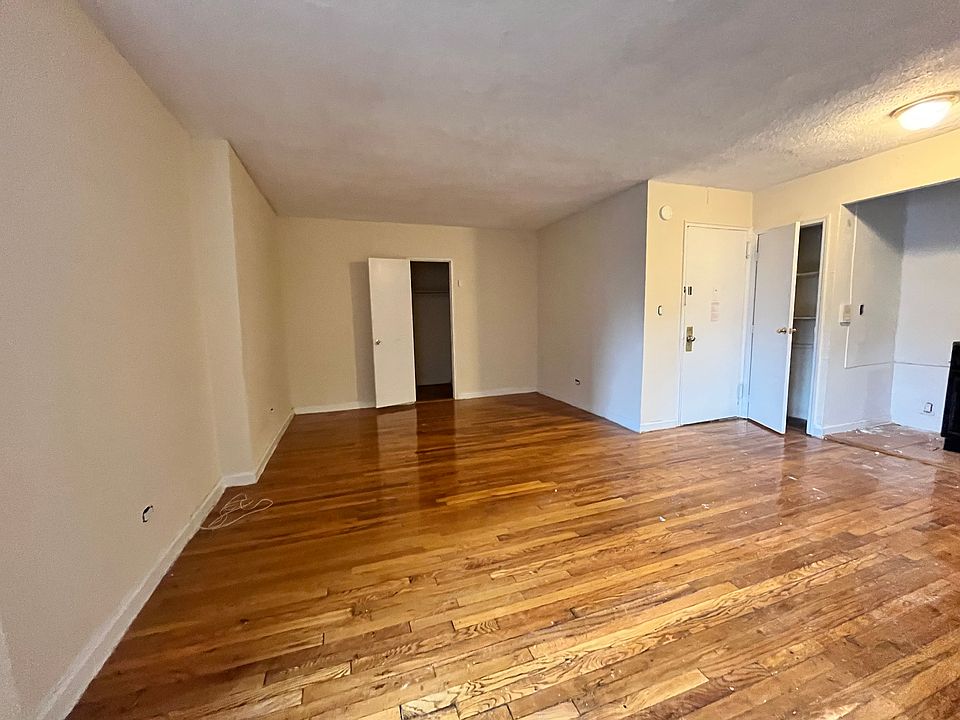 2nd image of 20-31 19th St #2K