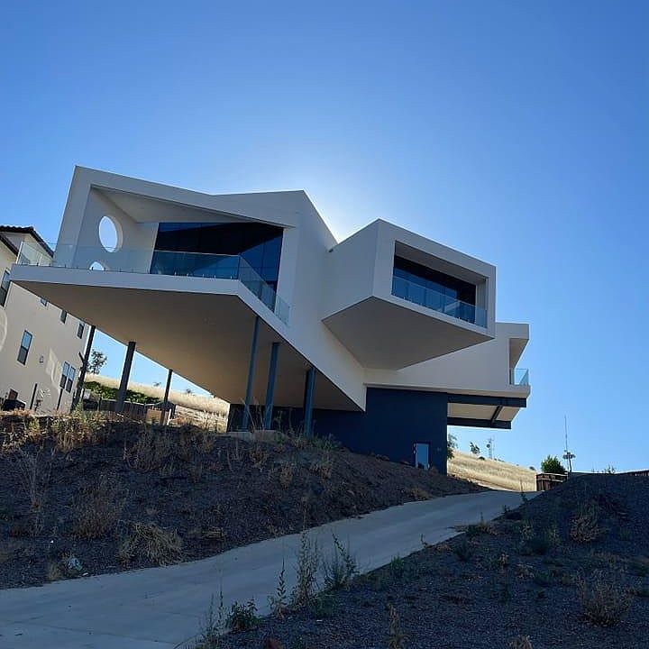 1st image of 312 W Tobrurry Way