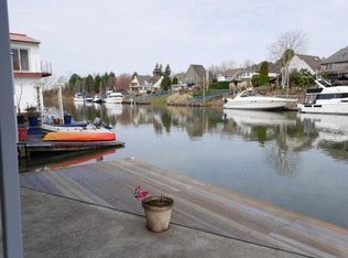556 N Tomahawk Island Dr, Portland, OR 97217