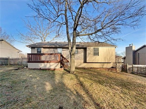 5th image of 1550 NE Stonewood Dr