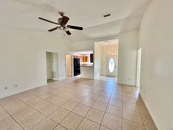 3rd image of 17 Lansing Ln