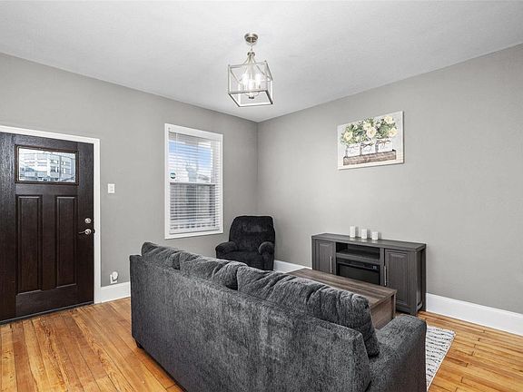 4th image of 4971 Nagel Ave