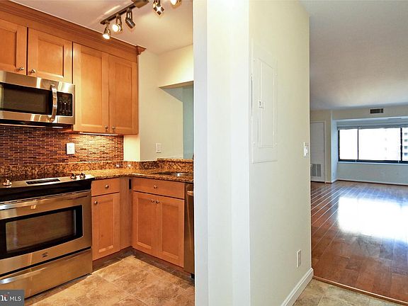 4th image of 900 N Stafford St APT 1412
