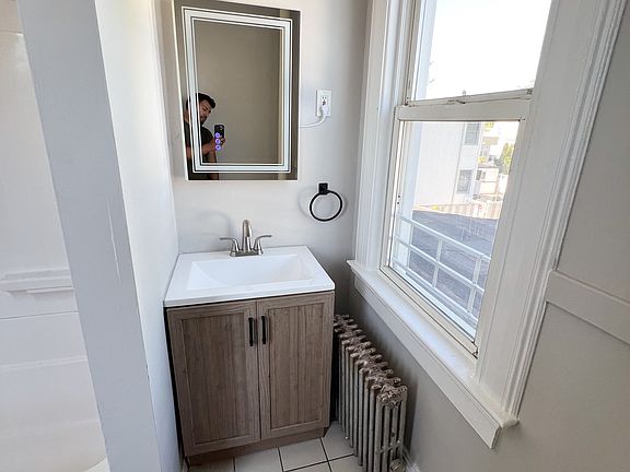 2nd image of 385 Stephens St #2