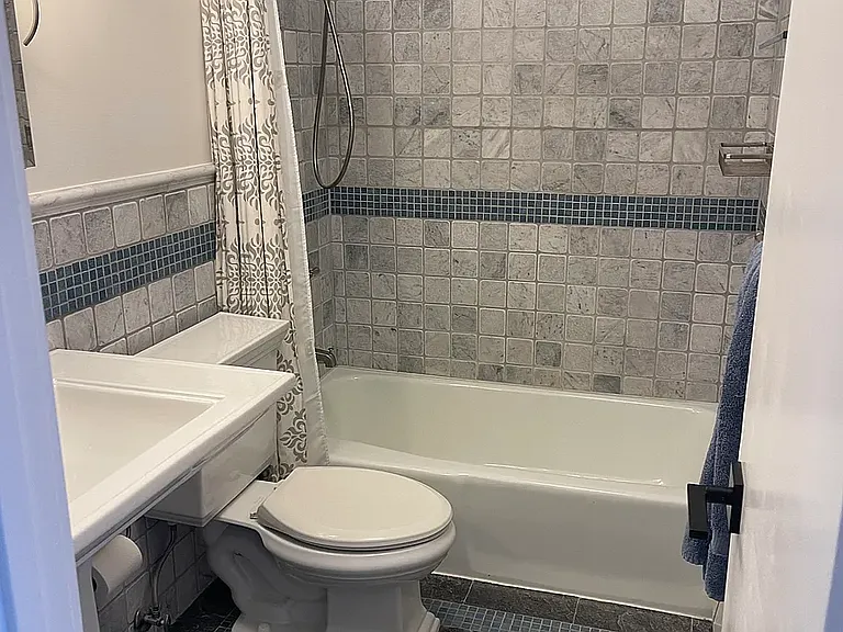 178 De Graw St #2 — Photo 8