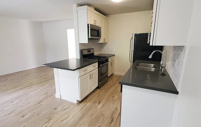 2500 Mathews — Photo 6