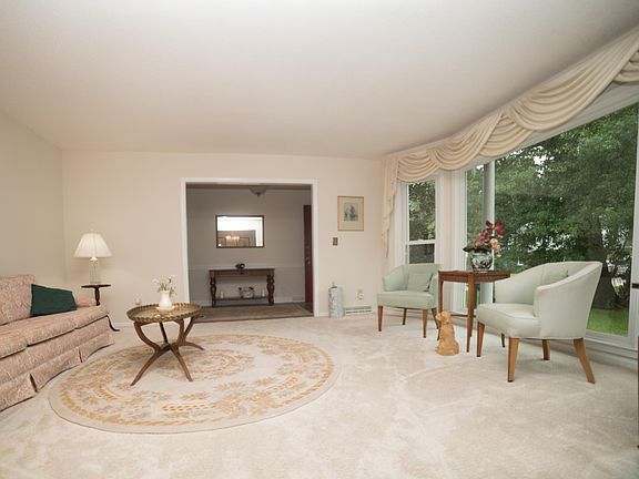 5th image of 322 Shaftesbury Ln