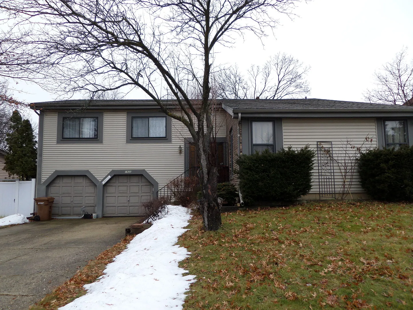 1932 N Brandon Dr photo 1