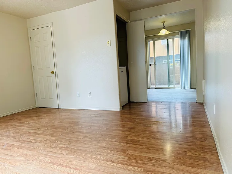 4556 NE 119th Ave #10 — Photo 3