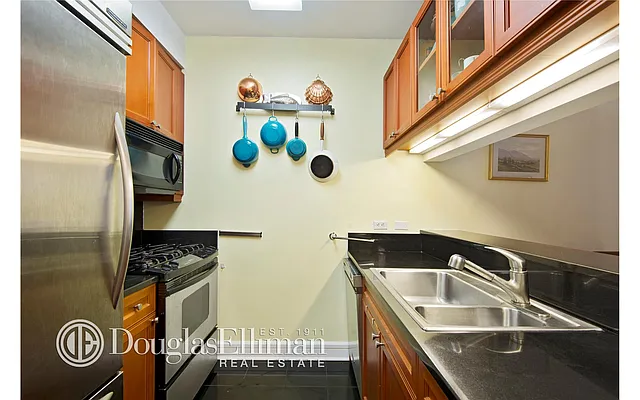 Rented by Douglas Elliman | media 21