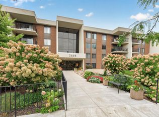 2465 Londin Ln E APT 212, Maplewood, MN 55119