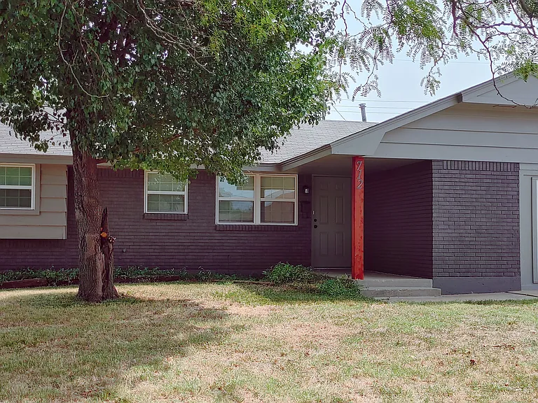 712 W Main St — Photo 15