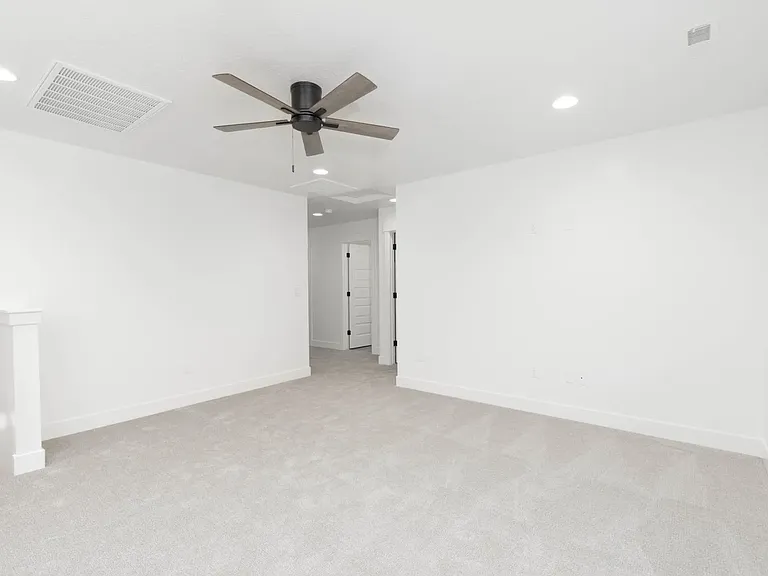 2862 W 500 N — Photo 24