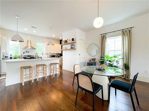 4th image of 2437 Amelia St