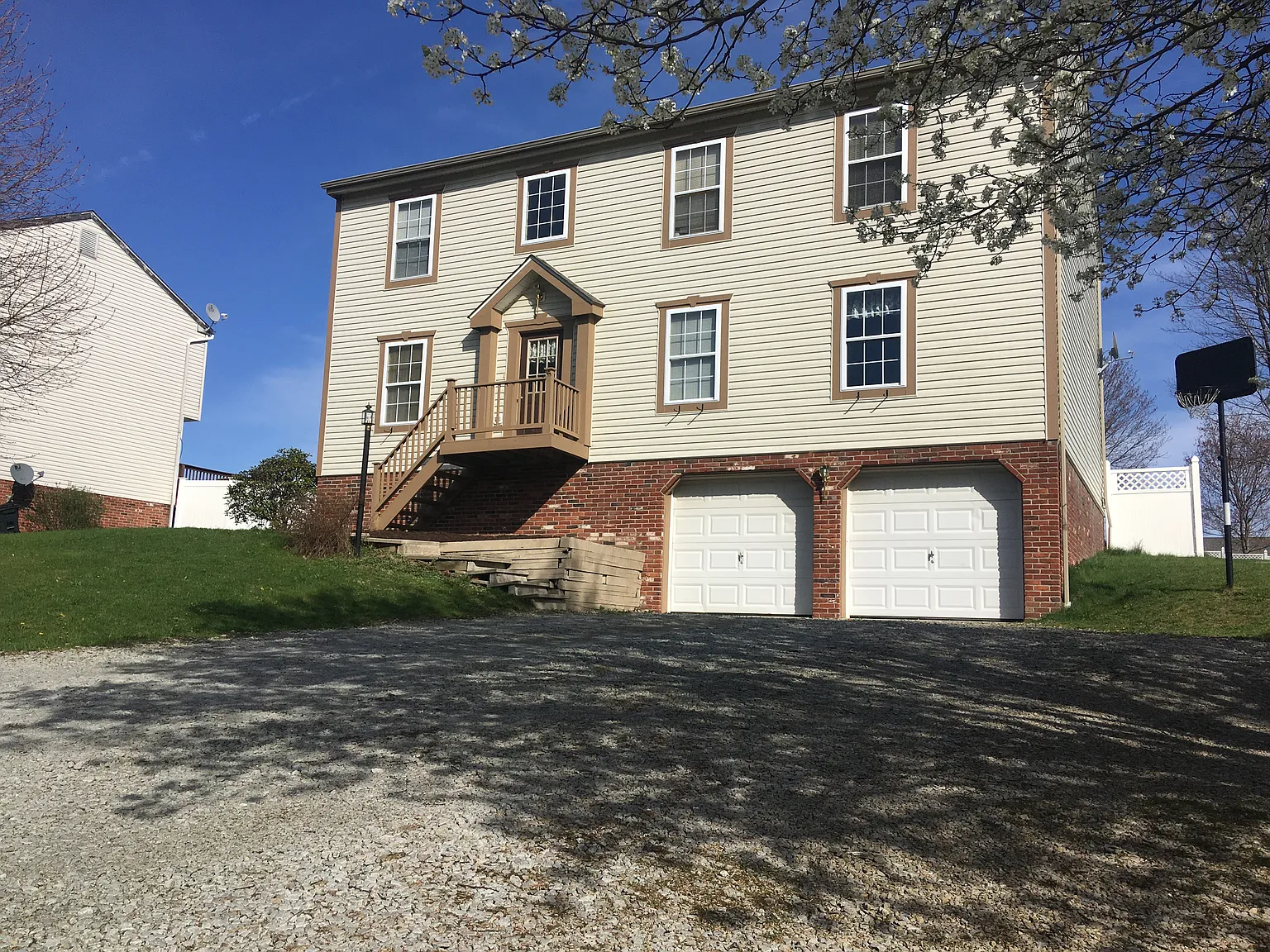 528 Hoover Dr photo 1