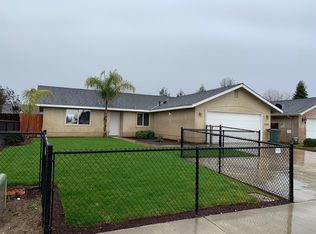 2324 N Turner Ct, Visalia, CA 93291