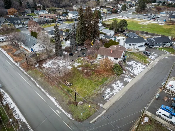 3202 Hargraves Pl, Kamloops, BC V2B 8H3