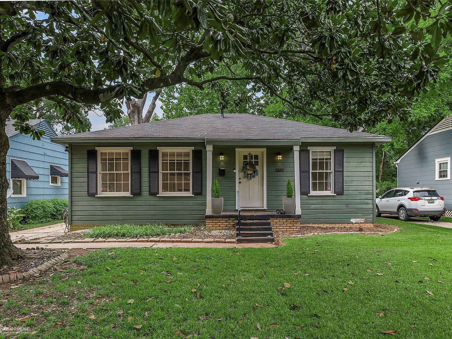 3880 Greenway Pl