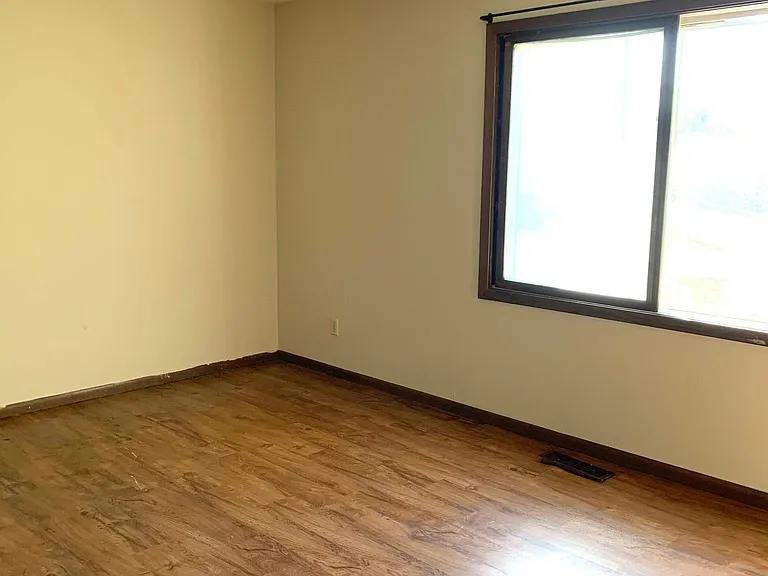 1089 Regency Dr — Photo 16