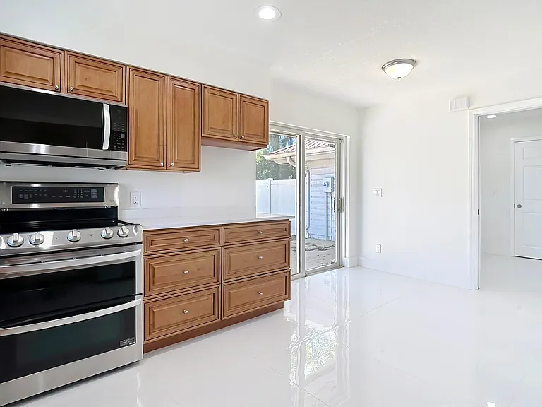 1200 Poitras Dr — Photo 5