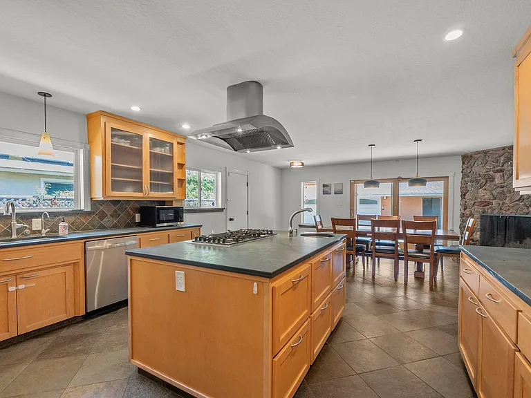 1742 Naglee Ave — Photo 23