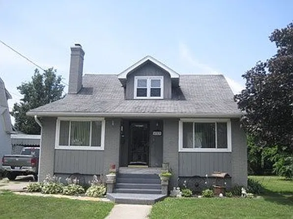 409 SE 2nd St, Fairfield, IL 62837