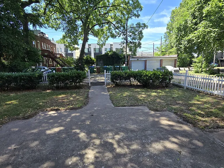 2209 W Main St — Photo 4