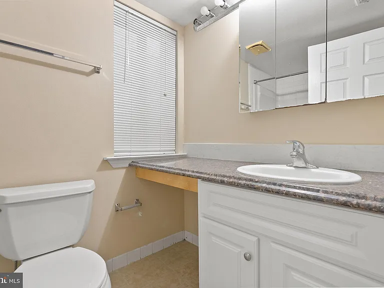 211 James Ct — Photo 10