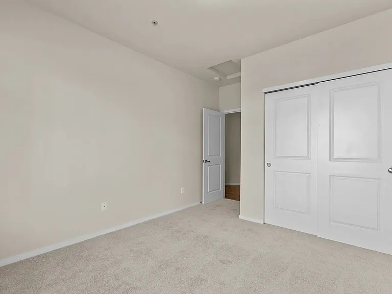 Creekside Apartments — Photo 28